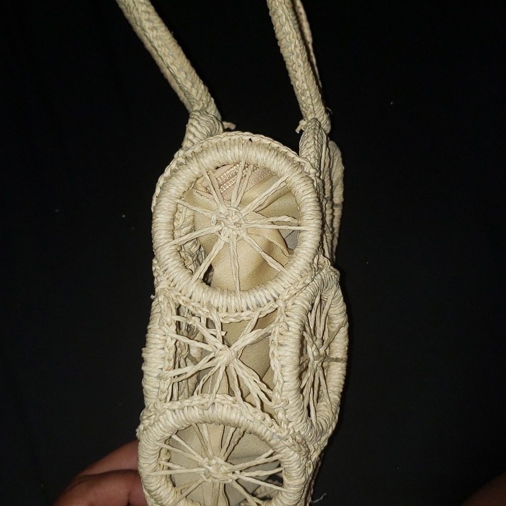 NWOT- Woven Natural Color Handbag/ Purse. 11.5 x 8. Liner included. - Picture 2 of 6